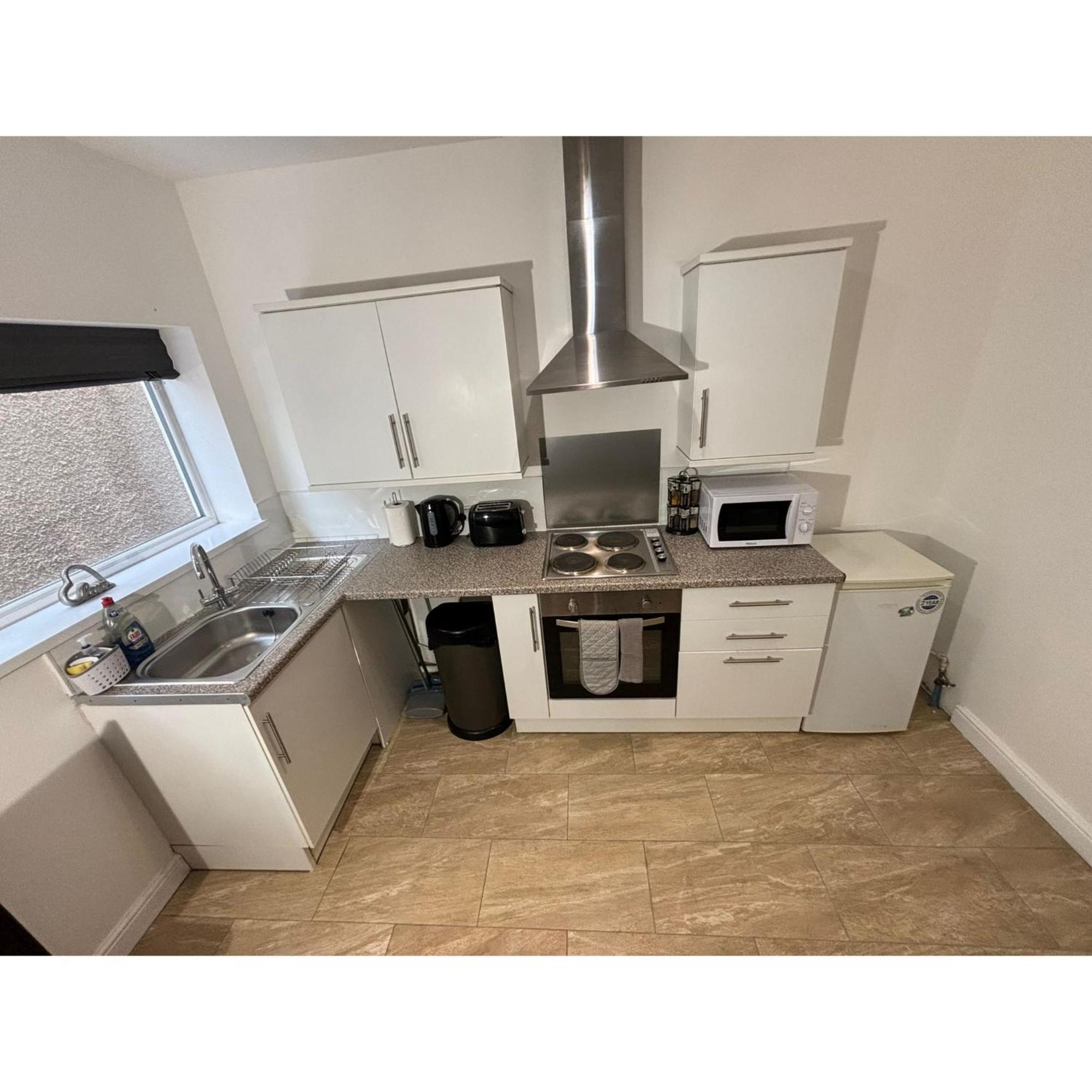 Enjoy A Spacious Lounge With A Cozy Sofa Bed And A Private Ensuite Bedroom Wednesbury Extérieur photo